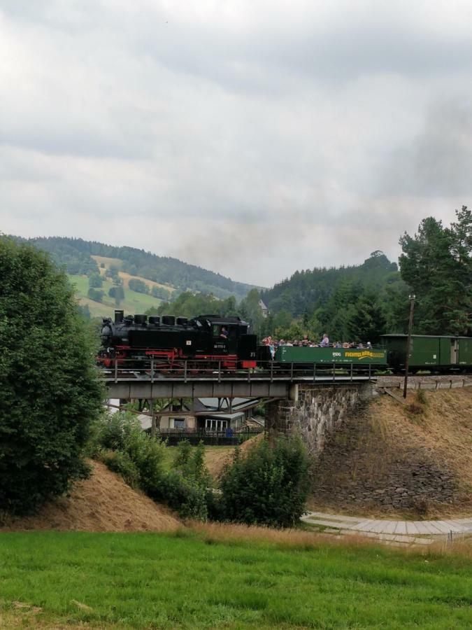 Ferienwohnung Bimmelbahn-Blick Neudorf  المظهر الخارجي الصورة